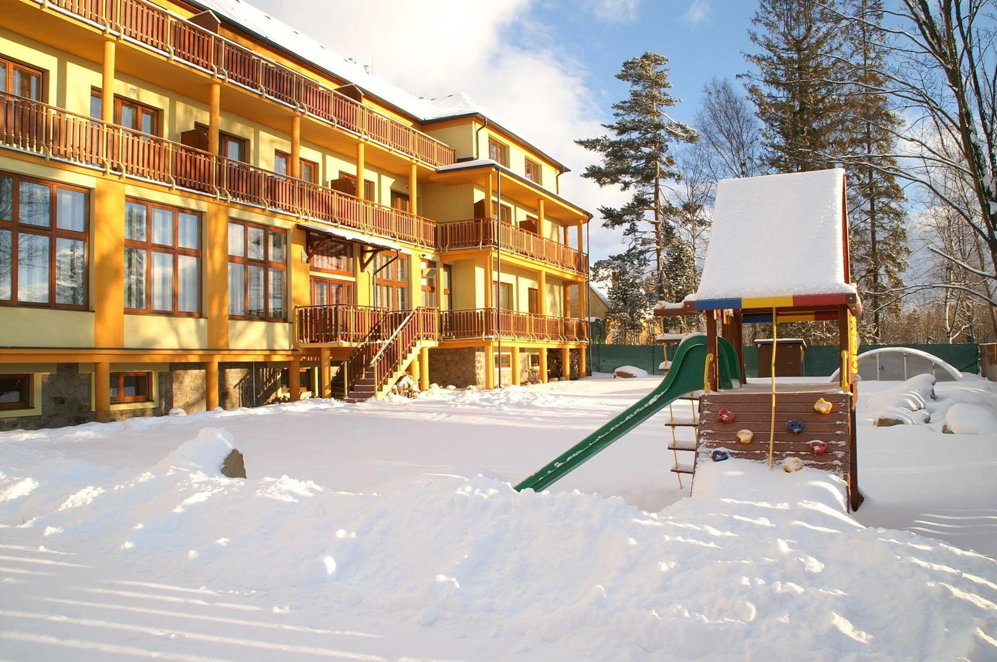 Hotel Avalanche Stola Exterior photo